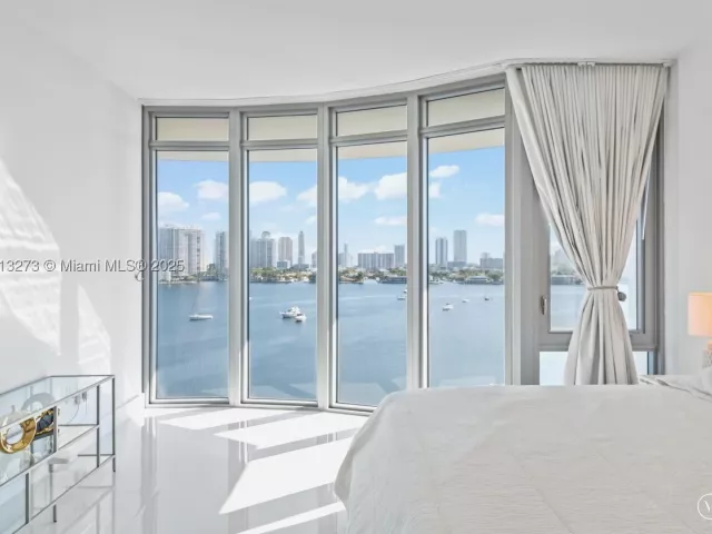 2-bedroom condo for sale in North Miami Beach - 17301 Biscayne Blvd 811 - MondialRealty