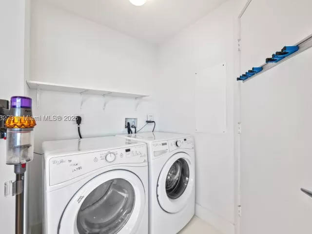 2-bedroom condo for sale in North Miami Beach - 17301 Biscayne Blvd 811 - MondialRealty