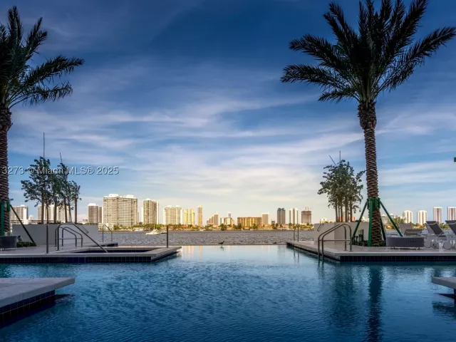 2-bedroom condo for sale in North Miami Beach - 17301 Biscayne Blvd 811 - MondialRealty