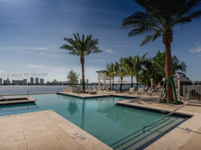 2-bedroom condo for sale in North Miami Beach - 17301 Biscayne Blvd 811 - MondialRealty