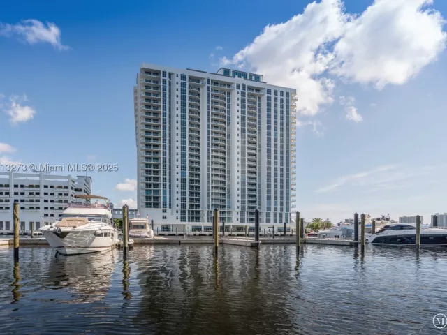 2-bedroom condo for sale in North Miami Beach - 17301 Biscayne Blvd 811 - MondialRealty