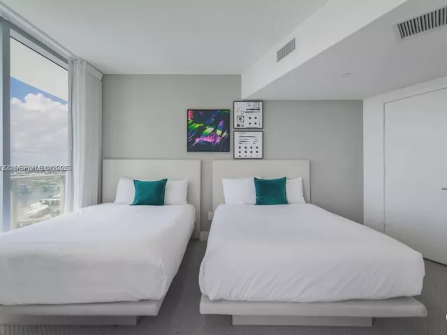 2-bedroom condo for sale in Hollywood - 4111 S Ocean Dr 2711 - MondialRealty