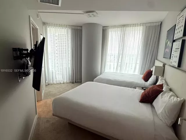 2-bedroom condo for sale in Hollywood - 4111 S Ocean Dr 2711 - MondialRealty