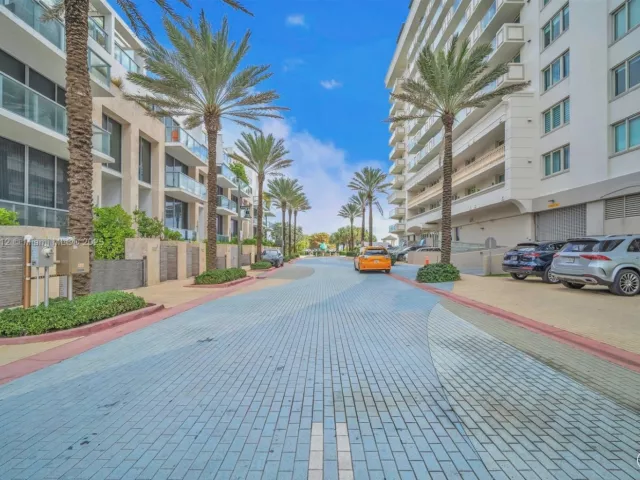 4-bedroom home for rent in Surfside - 9501 Collins Ave 1 - MondialRealty