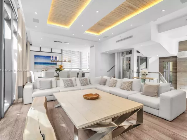 4-bedroom home for rent in Surfside - 9501 Collins Ave 1 - MondialRealty