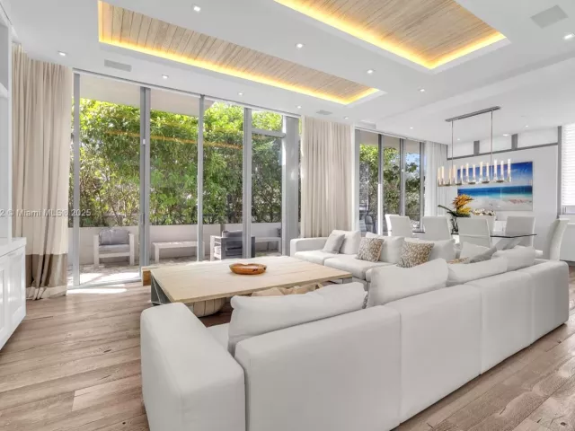 4-bedroom home for rent in Surfside - 9501 Collins Ave 1 - MondialRealty