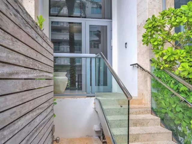 4-bedroom home for rent in Surfside - 9501 Collins Ave 1 - MondialRealty