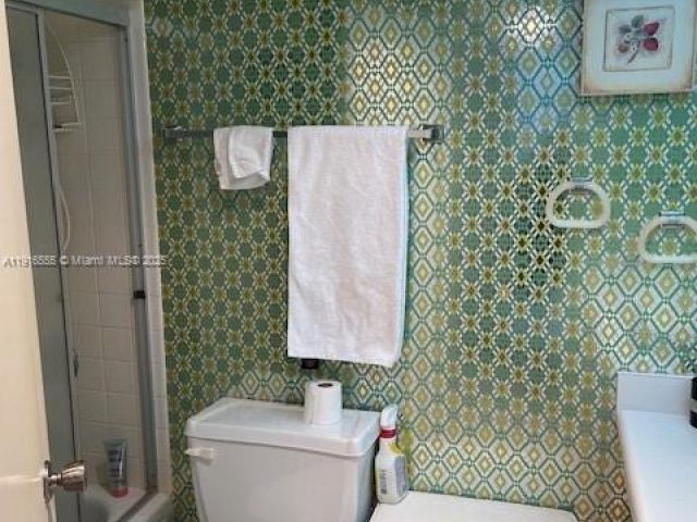 1-bedroom condo for sale in Sunny Isles Beach - 301 174th St 1605 - MondialRealty