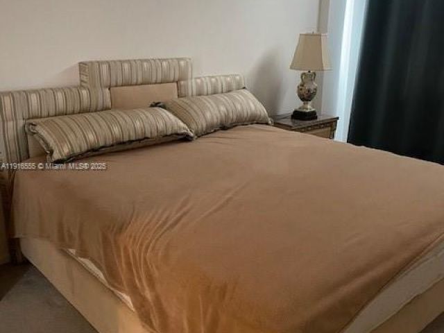 1-bedroom condo for sale in Sunny Isles Beach - 301 174th St 1605 - MondialRealty