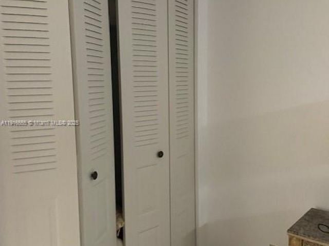 1-bedroom condo for sale in Sunny Isles Beach - 301 174th St 1605 - MondialRealty