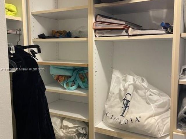 1-bedroom condo for sale in Sunny Isles Beach - 301 174th St 1605 - MondialRealty