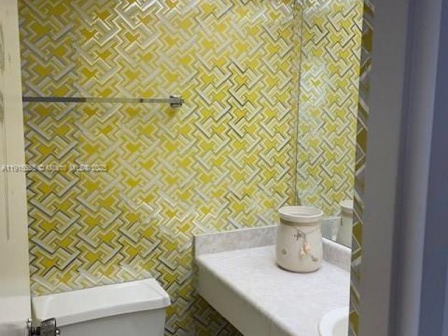 1-bedroom condo for sale in Sunny Isles Beach - 301 174th St 1605 - MondialRealty