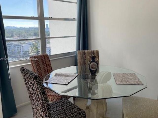 1-bedroom condo for sale in Sunny Isles Beach - 301 174th St 1605 - MondialRealty