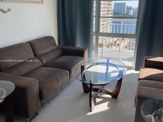 1-bedroom condo for sale in Sunny Isles Beach - 301 174th St 1605 - MondialRealty