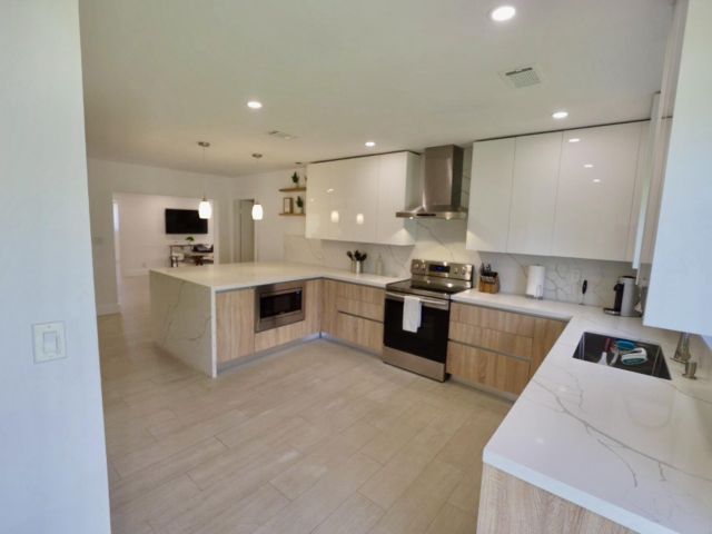 Home for rent at 871 NE 27th Avenue - photo 6807917