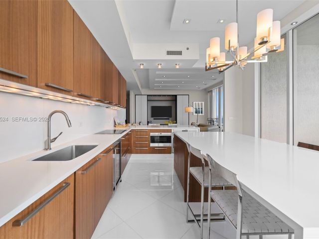 Apartment for sale  Unit #4001 - photo 6812754