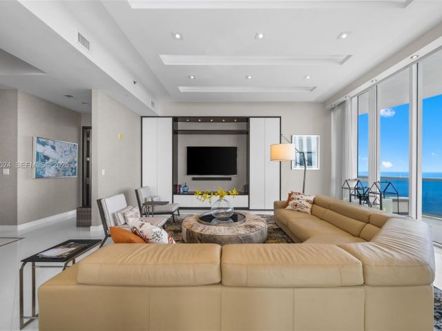 Apartment for sale  Unit #4001 - photo 6812756