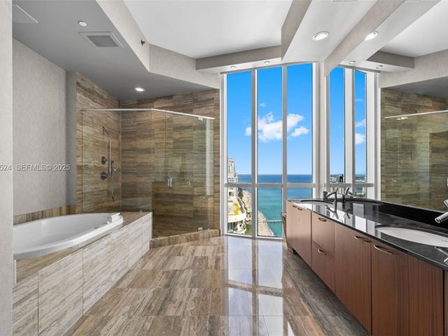 Apartment for sale  Unit #4001 - photo 6923369