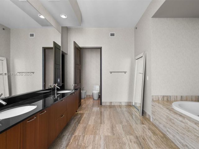 Apartment for sale  Unit #4001 - photo 6923371