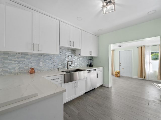 Home for rent at 135 E 28th Street - photo 6808073