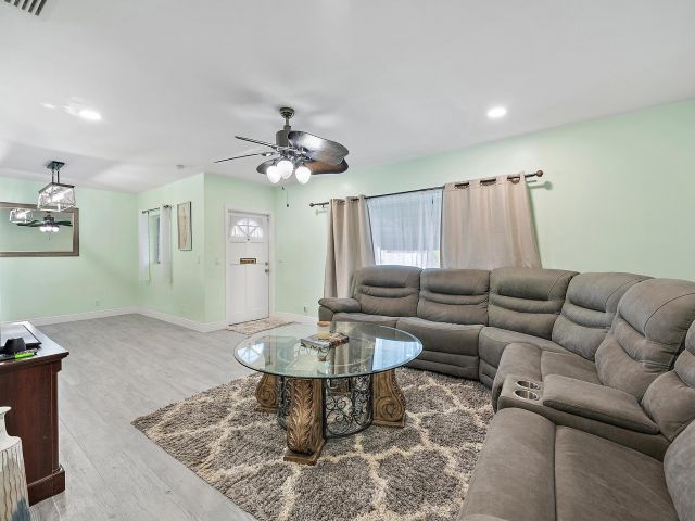 Home for rent at 135 E 28th Street - photo 6808084