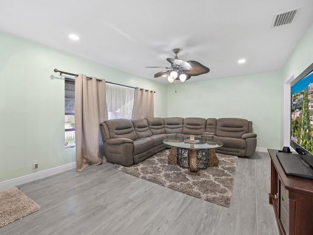 Home for rent at 135 E 28th Street - photo 6808085