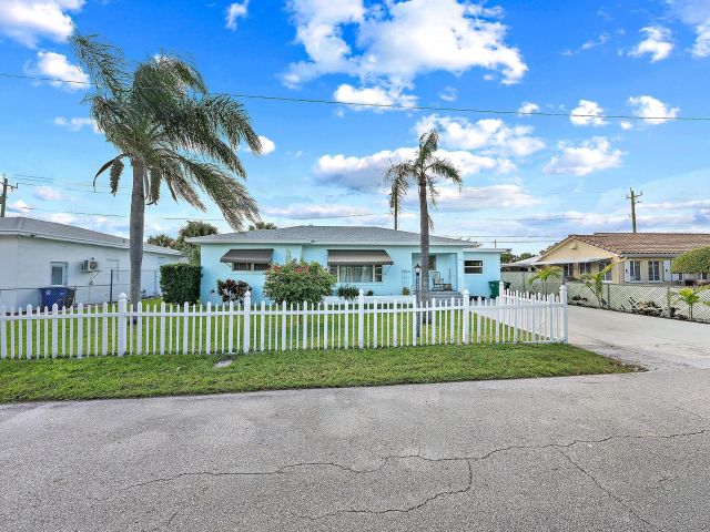 Home for rent at 135 E 28th Street - photo 6808088