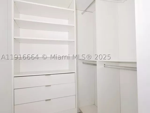 1-bedroom condo for sale in Miami - 45 SW 9th St 1504 - MondialRealty