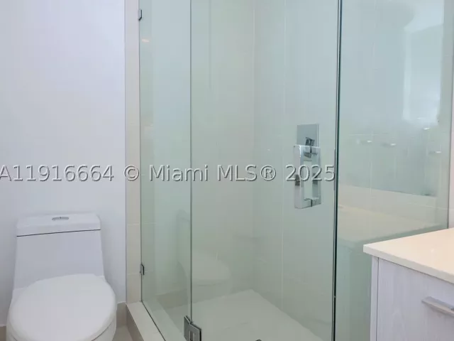 1-bedroom condo for sale in Miami - 45 SW 9th St 1504 - MondialRealty