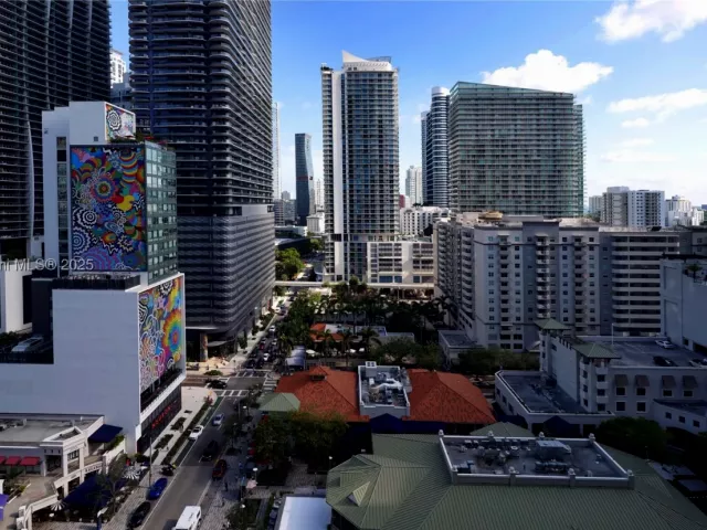 1-bedroom condo for sale in Miami - 45 SW 9th St 1504 - MondialRealty
