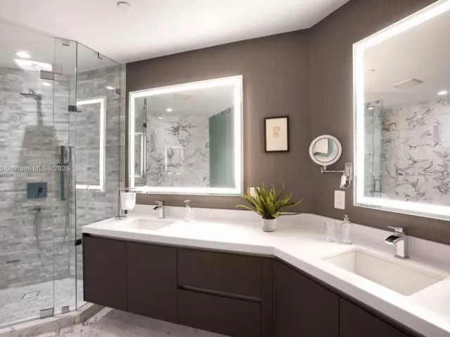 1-bedroom condo for sale in Miami - 851 NE 1ST Ave 1810 - MondialRealty