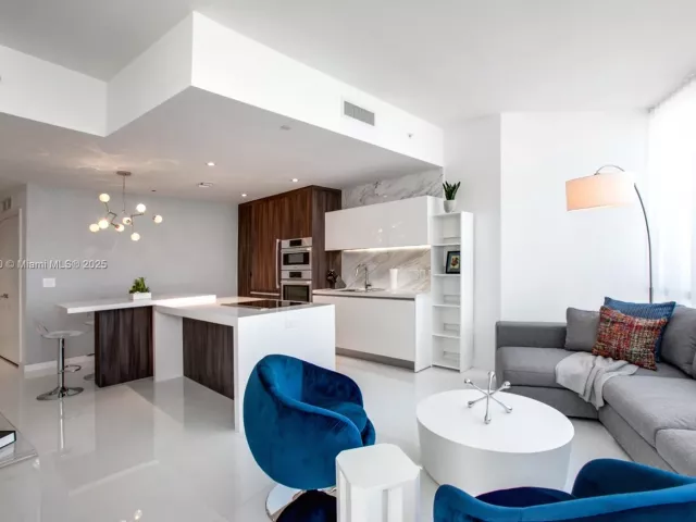 1-bedroom condo for sale in Miami - 851 NE 1ST Ave 1810 - MondialRealty