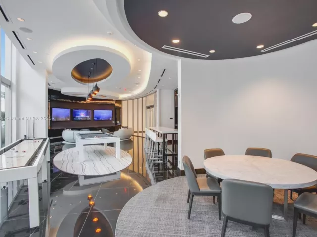 1-bedroom condo for sale in Miami - 851 NE 1ST Ave 1810 - MondialRealty