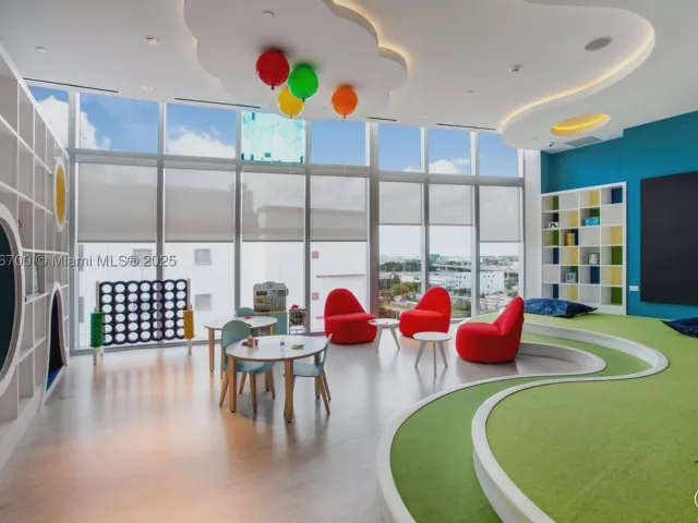 1-bedroom condo for sale in Miami - 851 NE 1ST Ave 1810 - MondialRealty