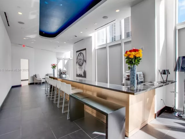 1-bedroom condo for sale in Miami - 851 NE 1ST Ave 1810 - MondialRealty