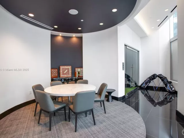 1-bedroom condo for sale in Miami - 851 NE 1ST Ave 1810 - MondialRealty