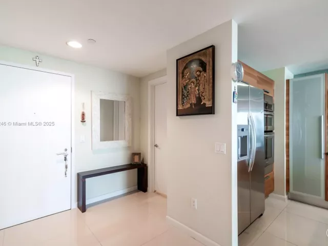 3-bedroom condo for sale in Aventura - 2950 NE 188th ST 504 - MondialRealty