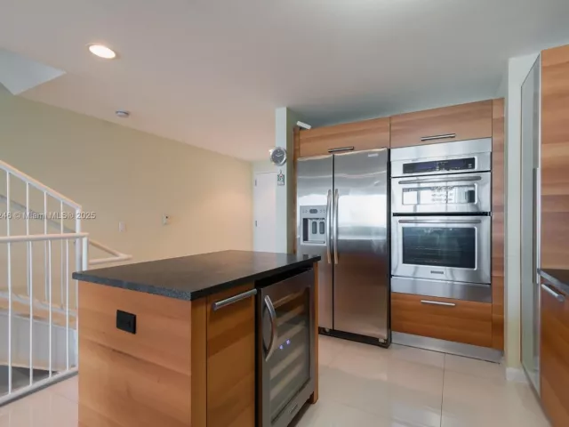 3-bedroom condo for sale in Aventura - 2950 NE 188th ST 504 - MondialRealty