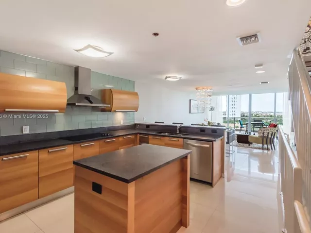 3-bedroom condo for sale in Aventura - 2950 NE 188th ST 504 - MondialRealty