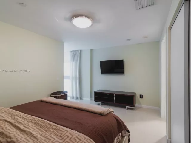 3-bedroom condo for sale in Aventura - 2950 NE 188th ST 504 - MondialRealty