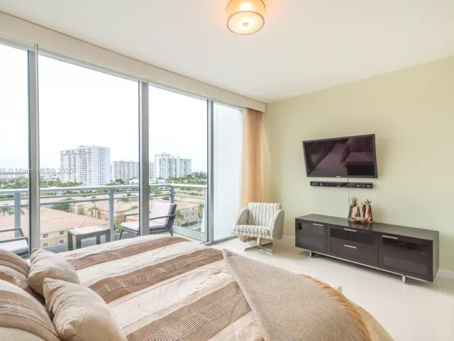 3-bedroom condo for sale in Aventura - 2950 NE 188th ST 504 - MondialRealty