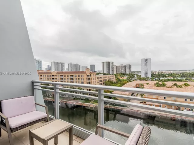 3-bedroom condo for sale in Aventura - 2950 NE 188th ST 504 - MondialRealty