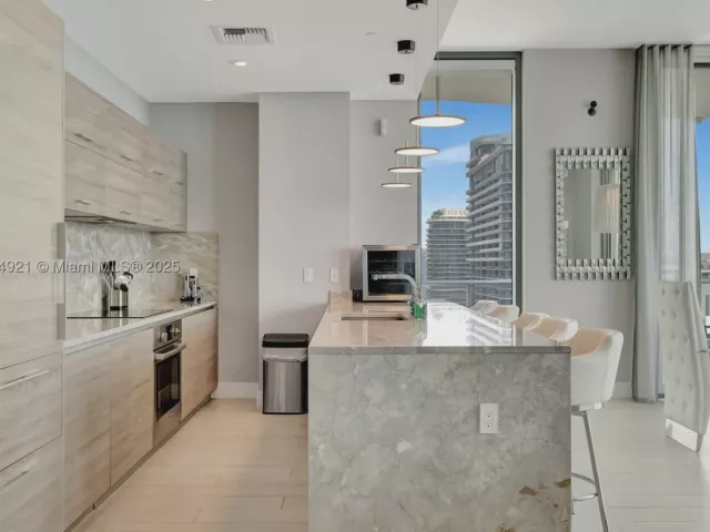 3-bedroom condo for sale in Miami - 1300 S Miami Ave PH5001 - MondialRealty