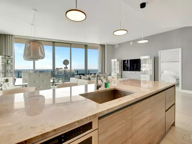 3-bedroom condo for sale in Miami - 1300 S Miami Ave PH5001 - MondialRealty