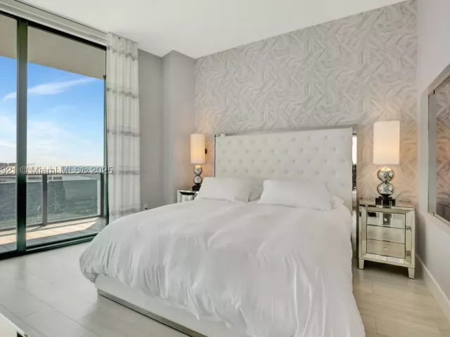3-bedroom condo for sale in Miami - 1300 S Miami Ave PH5001 - MondialRealty