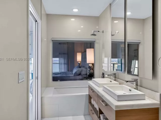 3-bedroom condo for sale in Miami - 1300 S Miami Ave PH5001 - MondialRealty