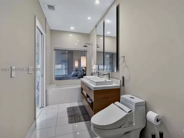 3-bedroom condo for sale in Miami - 1300 S Miami Ave PH5001 - MondialRealty