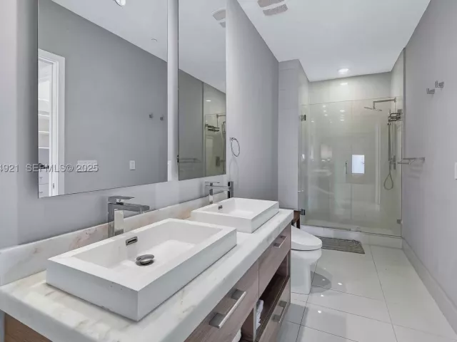 3-bedroom condo for sale in Miami - 1300 S Miami Ave PH5001 - MondialRealty