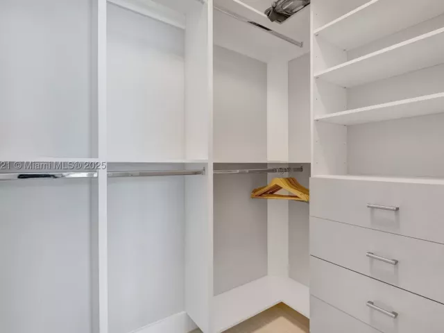 3-bedroom condo for sale in Miami - 1300 S Miami Ave PH5001 - MondialRealty