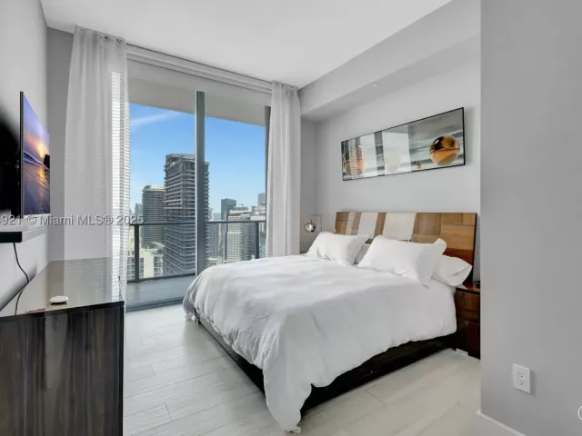 3-bedroom condo for sale in Miami - 1300 S Miami Ave PH5001 - MondialRealty